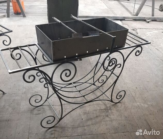 Мангал с ковкой