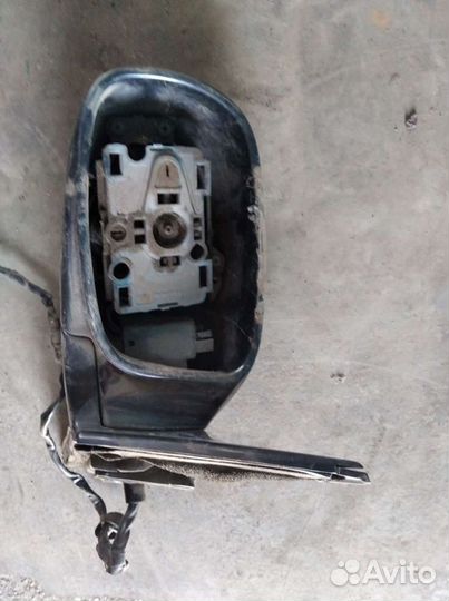 Левое зеркало на тайоту