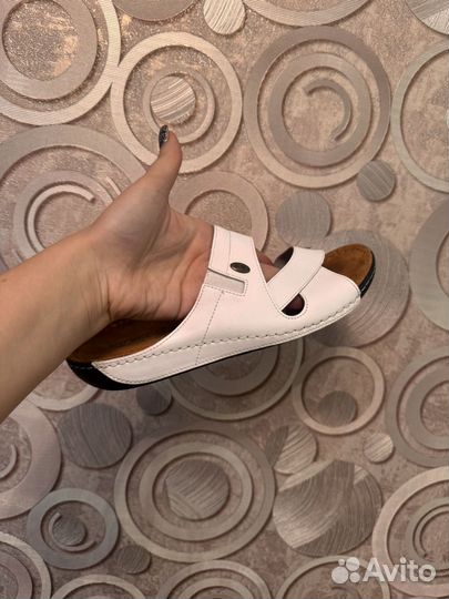 Шлепки новые нат. кожа 2 пары
