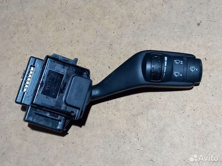 Переключатель стеклоочистителей на Ford Focus 2