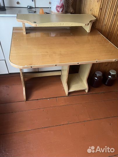 Письменный стол