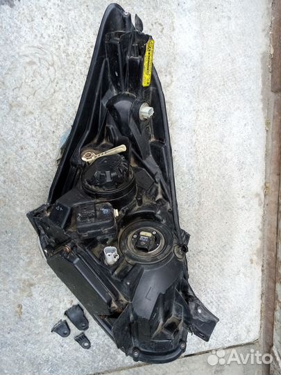 Фара Toyota Wish