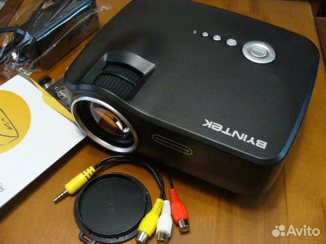 Мультимедийный LED проектор для дома и офиса