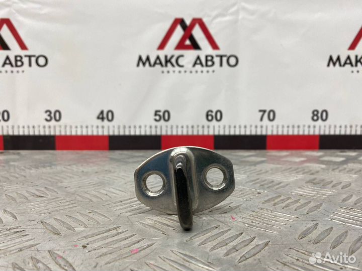 Б/У ответная часть замка двери передний левый