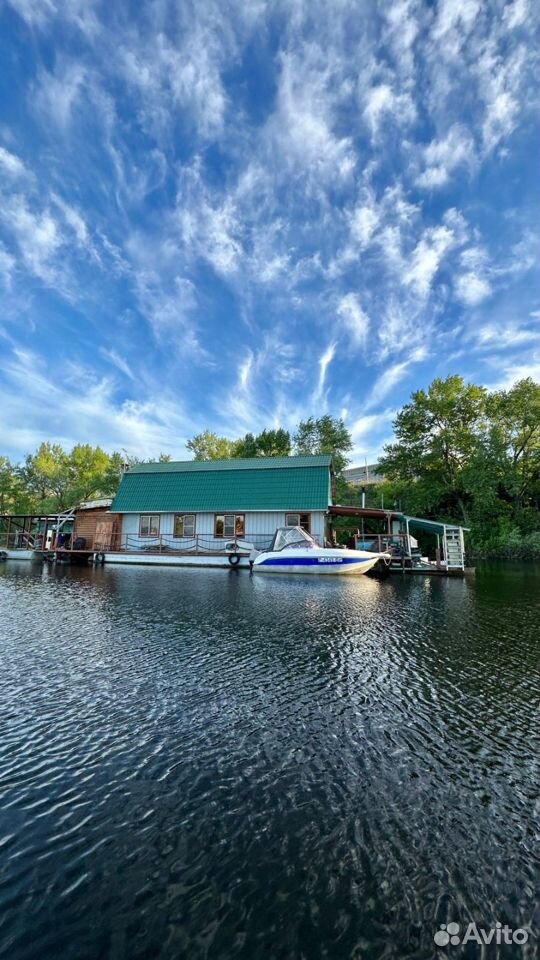 Дебаркадер дом на воде