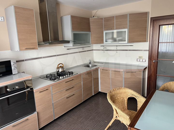 3-к. квартира, 85 м², 4/9 эт.