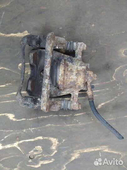 Тормозной суппорт передний правый Opel Corsa C