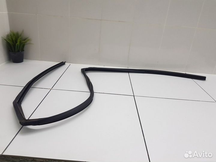 Уплотнитель стекла задний левый (Haval F7)