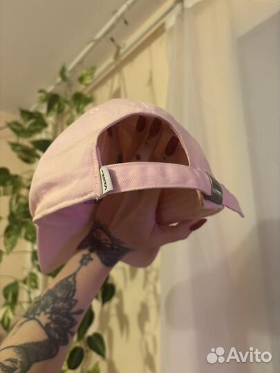 Розовая кепка vans оригинал