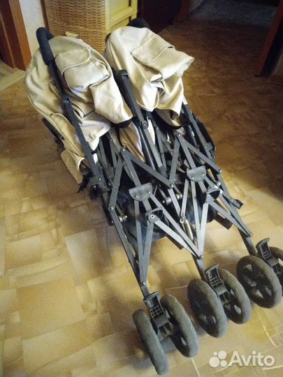 Прогулочная коляска-трость для двойни