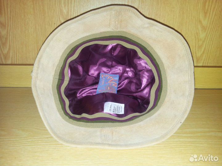 Новоя шапка женская на осень-весну