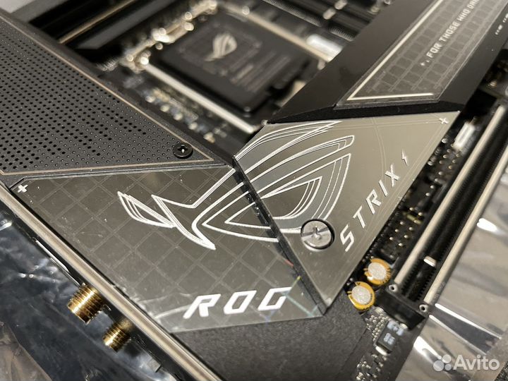 Новая материнская плата asus ROG strix Z690-I