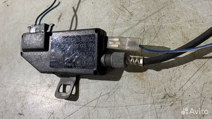 Усилитель антенны Mercedes Benz W208