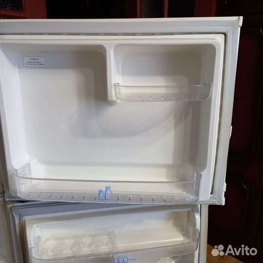 Холодильник бу Whirlpool WBM246WH