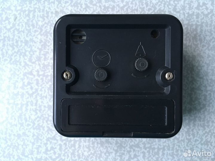 Часы-будильник «Слава» кварц, 1994 г