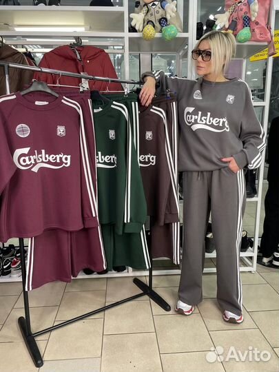 Спортивный костюм женский с лампасами Carlsberg