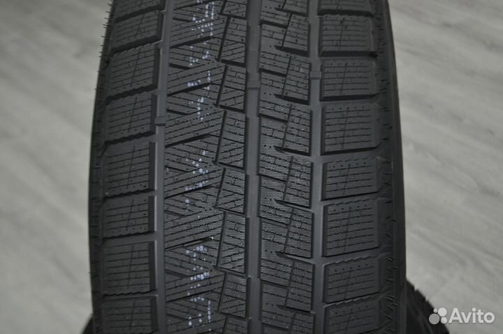 Habilead SnowShoes AW33 245/40 R20 99H