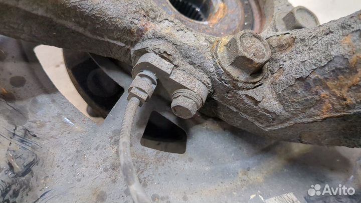 Ступица (кулак, цапфа) правая передняя Toyota RAV 4