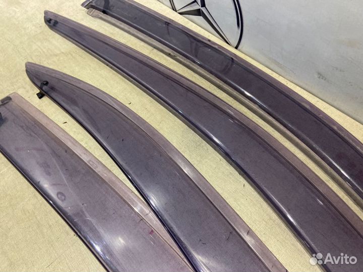 Дефлектор окон Mercedes C200 W204 271.950 2008