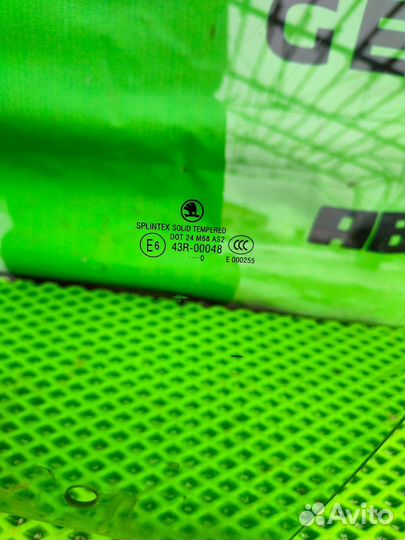 Стекло передней левой двери Skoda Octavia A5