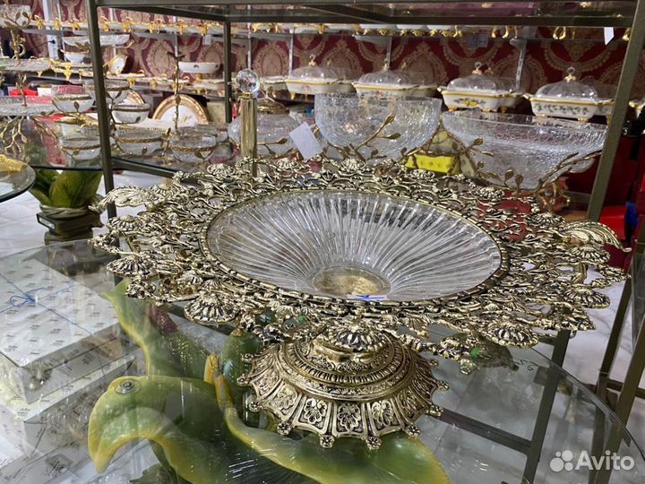 Бронзовая ваза для фруктов