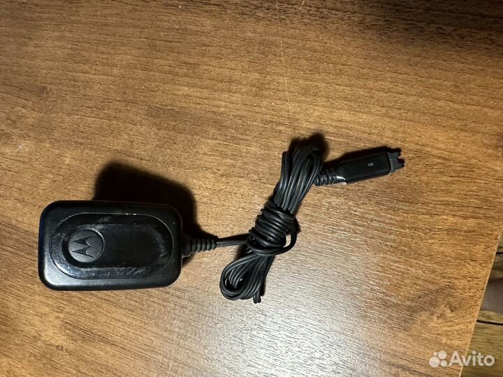 Зарядное устройство Motorola и 2 кабеля