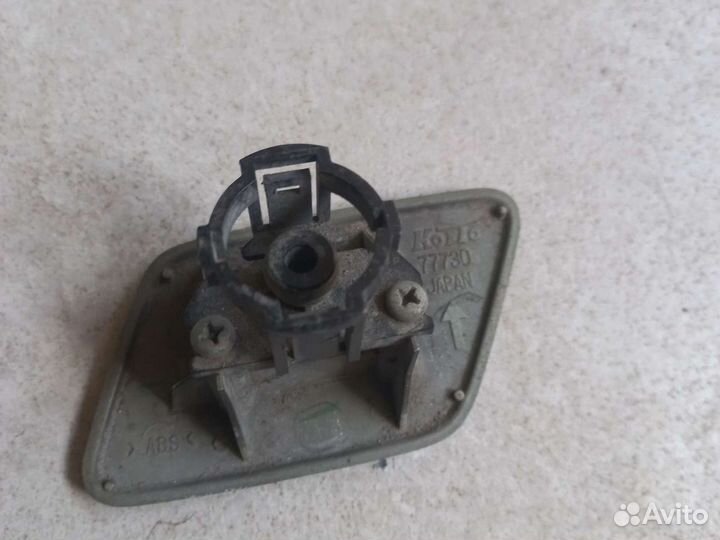 Крышка омывателя фары Toyota Prado 120