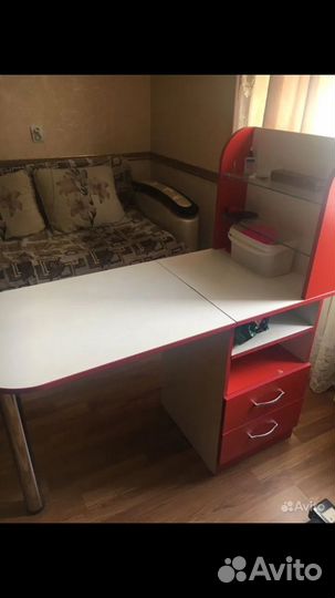 Маникюрный стол складной