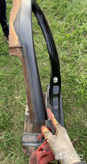 Левая средняя стойка кузова audi a4 b8