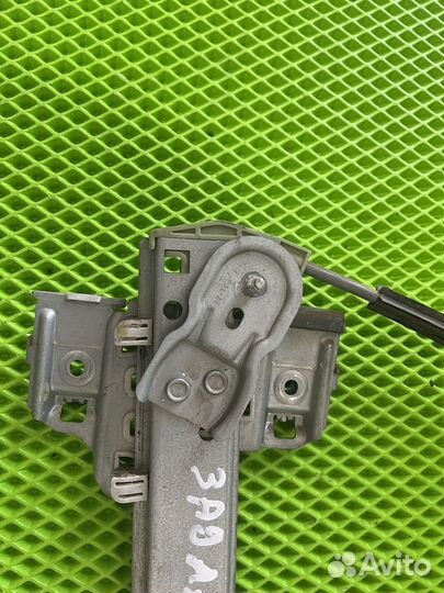 Задний левый механический стеклоподъемник калина 1