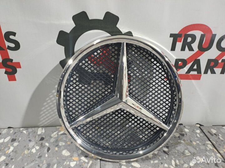 Эмблема решетки радиатора Mercedes Actros