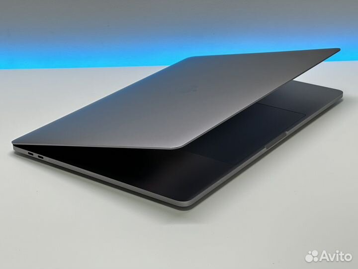 MacBook Pro 15 i7/16/512/Radeon Pro