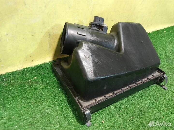 Корпус воздушного фильтра Nissan Pathfinder (R52)