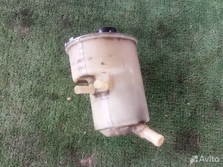 Бачок гур Honda Accord 5 F20Z1