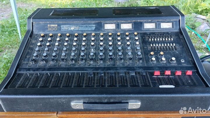 Активный микшерный пульт Yamaha