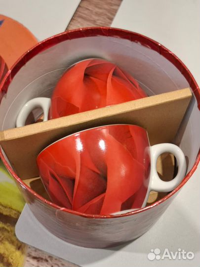 Набор чашек с блюдцами