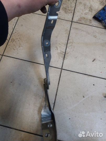 Петля капота передняя правая Peugeot 308