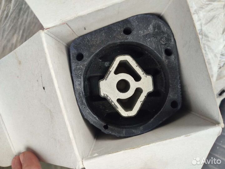 Сайлентблок кпп (раздатки) BMW