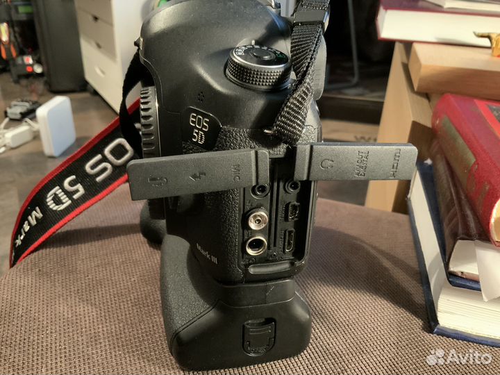 Камера Canon EOS 5D Mark III Body с бустером