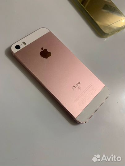 iPhone SE, 64 ГБ