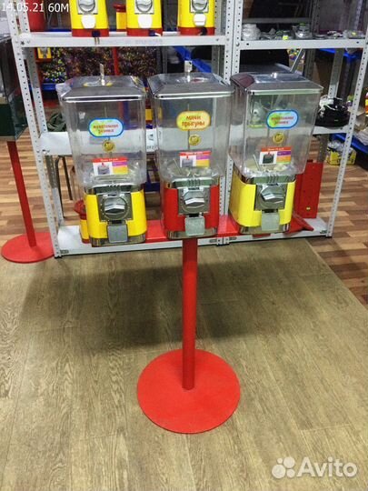 Автомат жвачка / Торговые автоматы механические