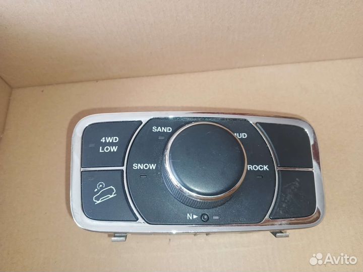 Кнопка Jeep Grand Cherokee (WK2)
