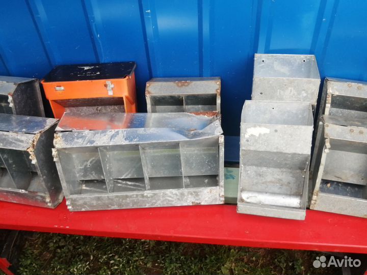 Продаются б/у поилки и кормушки для кроликов