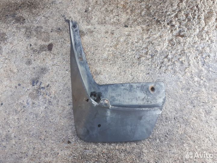 Брызговик задний левый Renault Logan