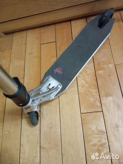 Трюковой самокат кастом в парк