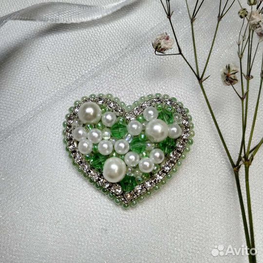 Брошь из бисера ручной работы Сердце