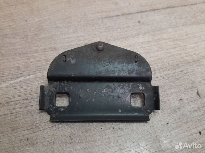 Ответная часть замка багажника Citroen Berlingo I