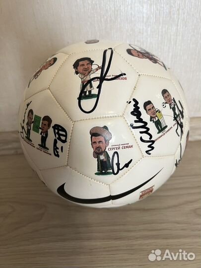 Мяч фк Уфа с автографами состава 17/18