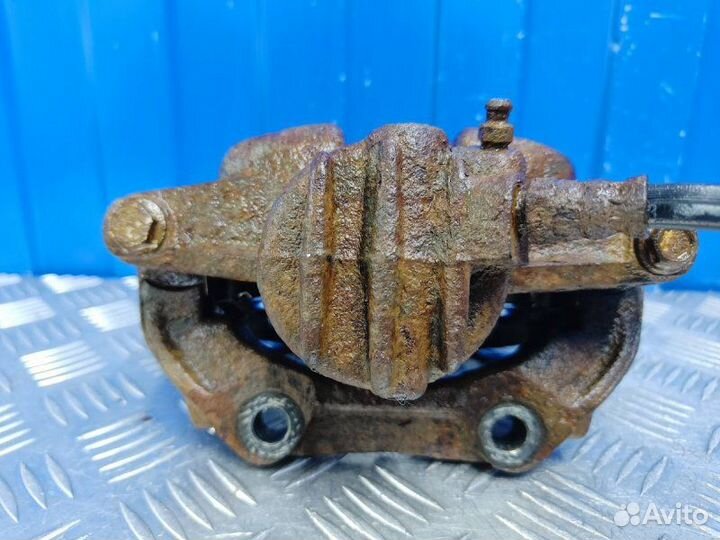 Суппорт передний правый Citroen Xsara Picasso 2.0