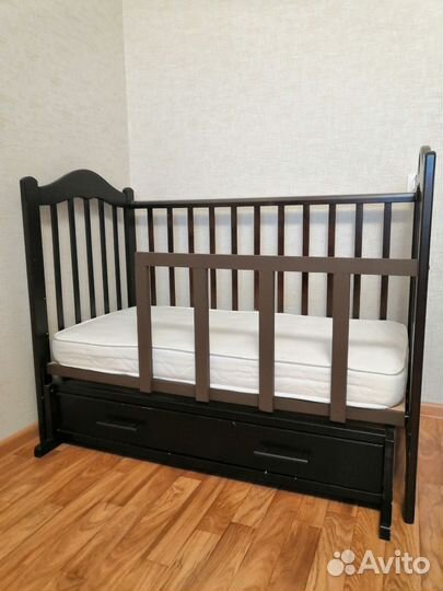 Кровать детская с маятником и ящиком